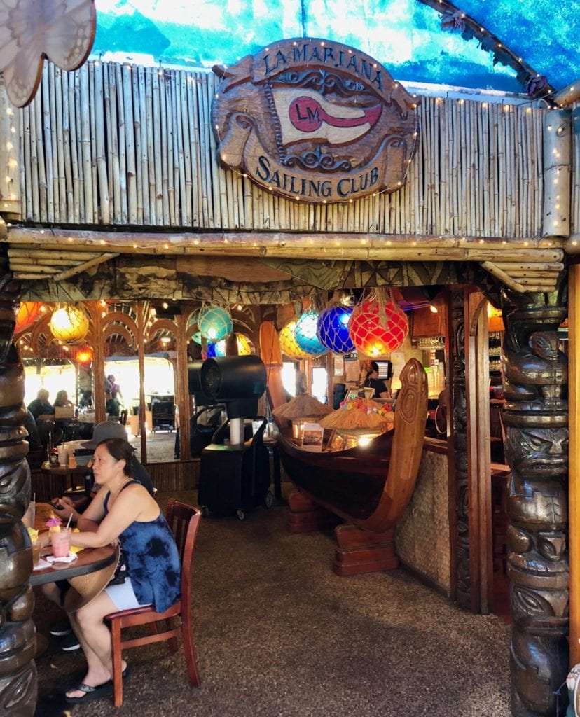 Thrifty Traveler's Guide to Oahu, Hawaii 5 A group of people in a room