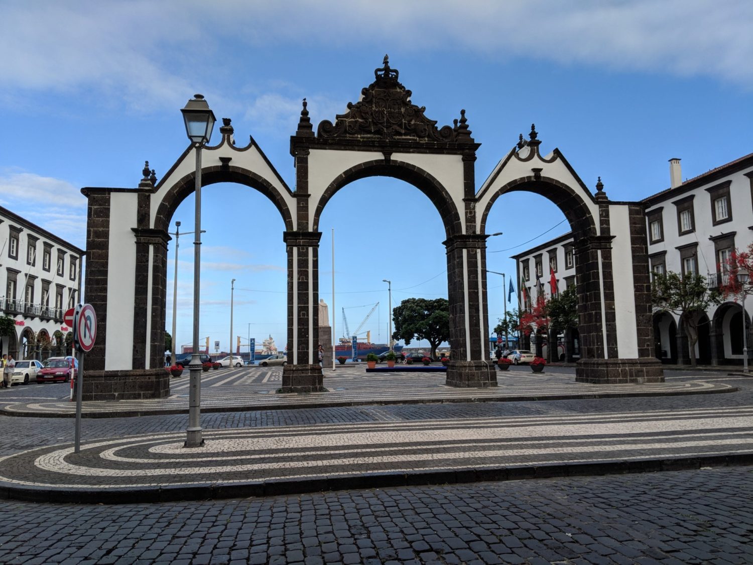 Portas Da Cidade (City Gates).