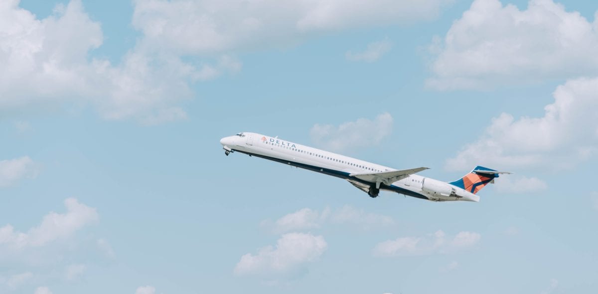 delta air lines plane