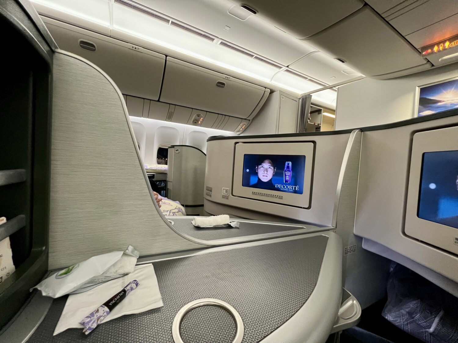 eva air business class cabin
