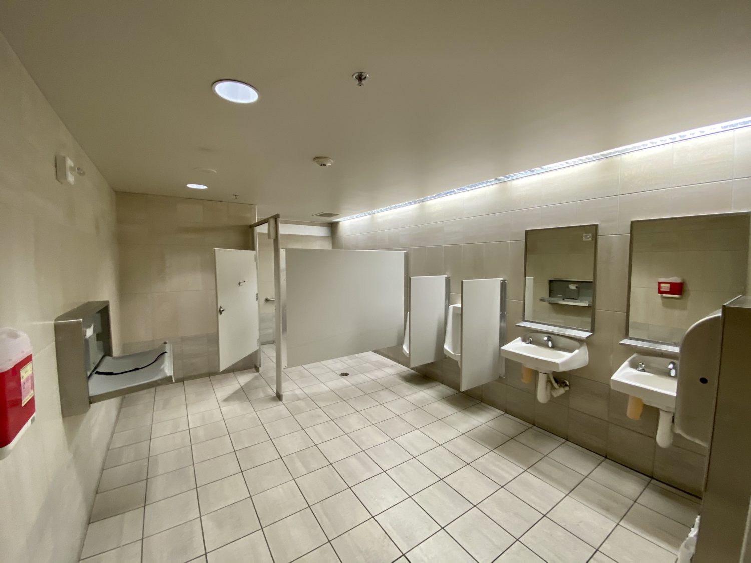 escape Lounge MSP bathroom