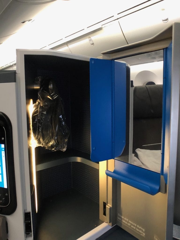 klm business clas seast storage