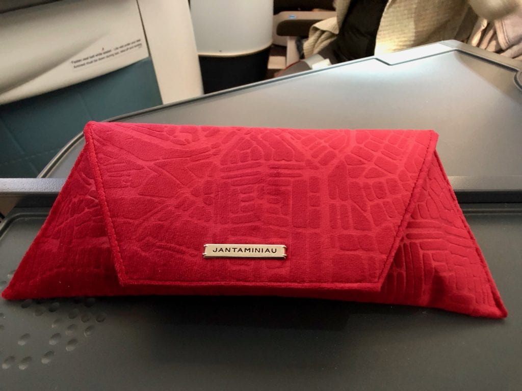 klm business class amenity kit