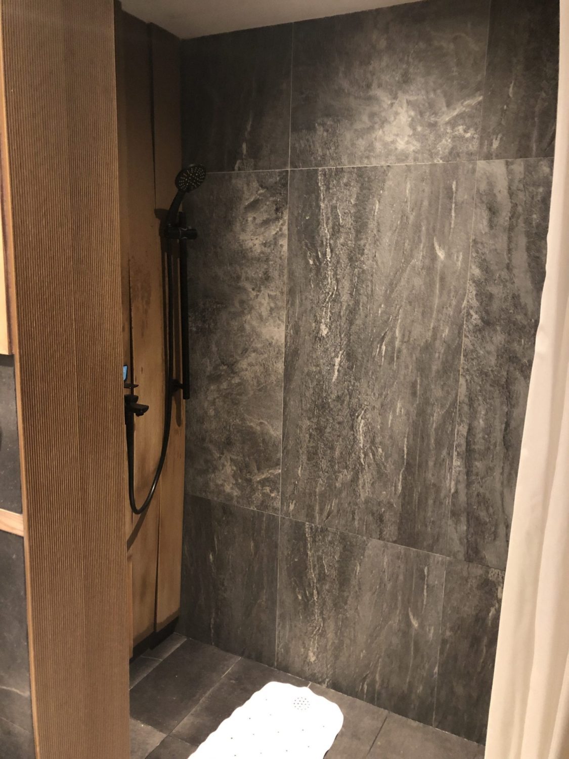 Hong Kong Airlines Business Class Review