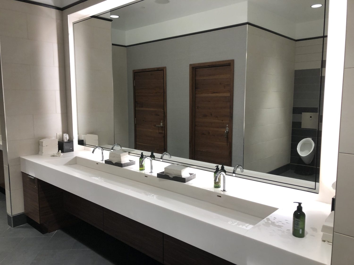 dallas centurion lounge bathroom