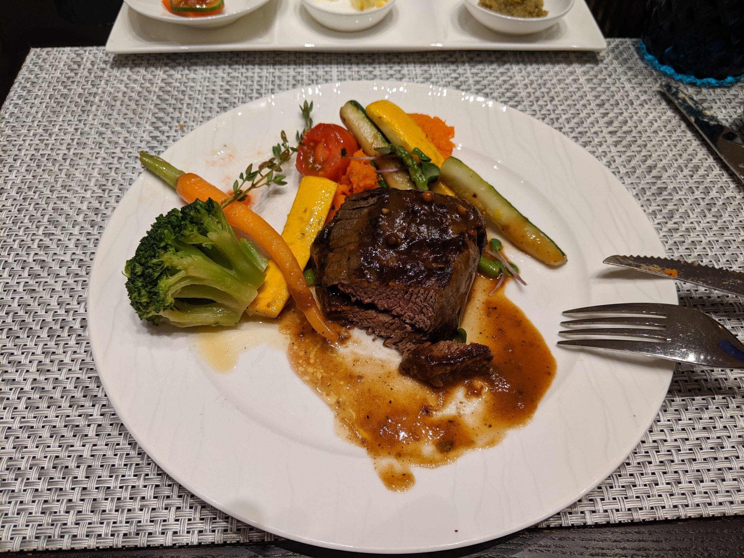 qatar airways al safwa lounge steak