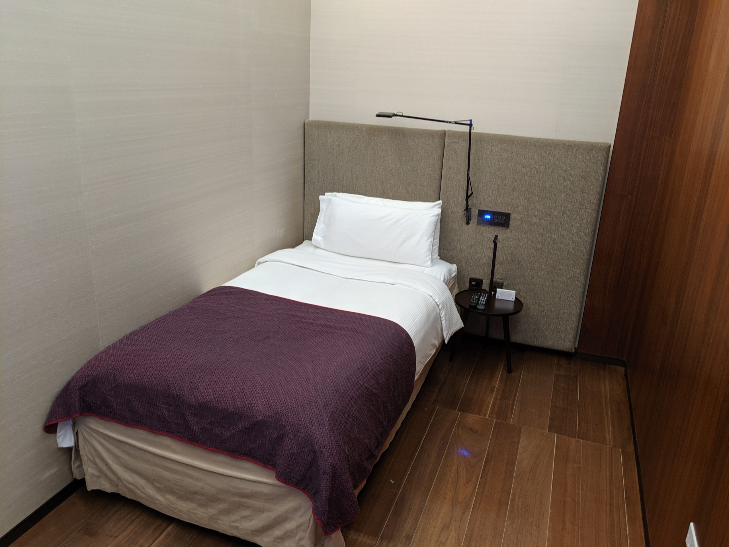 qatar airways al safwa sleeping room