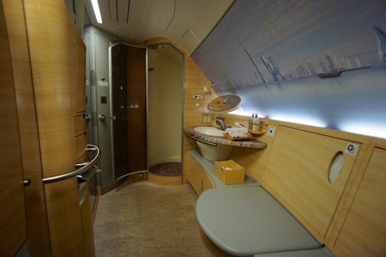 airbus a380 emirates shower