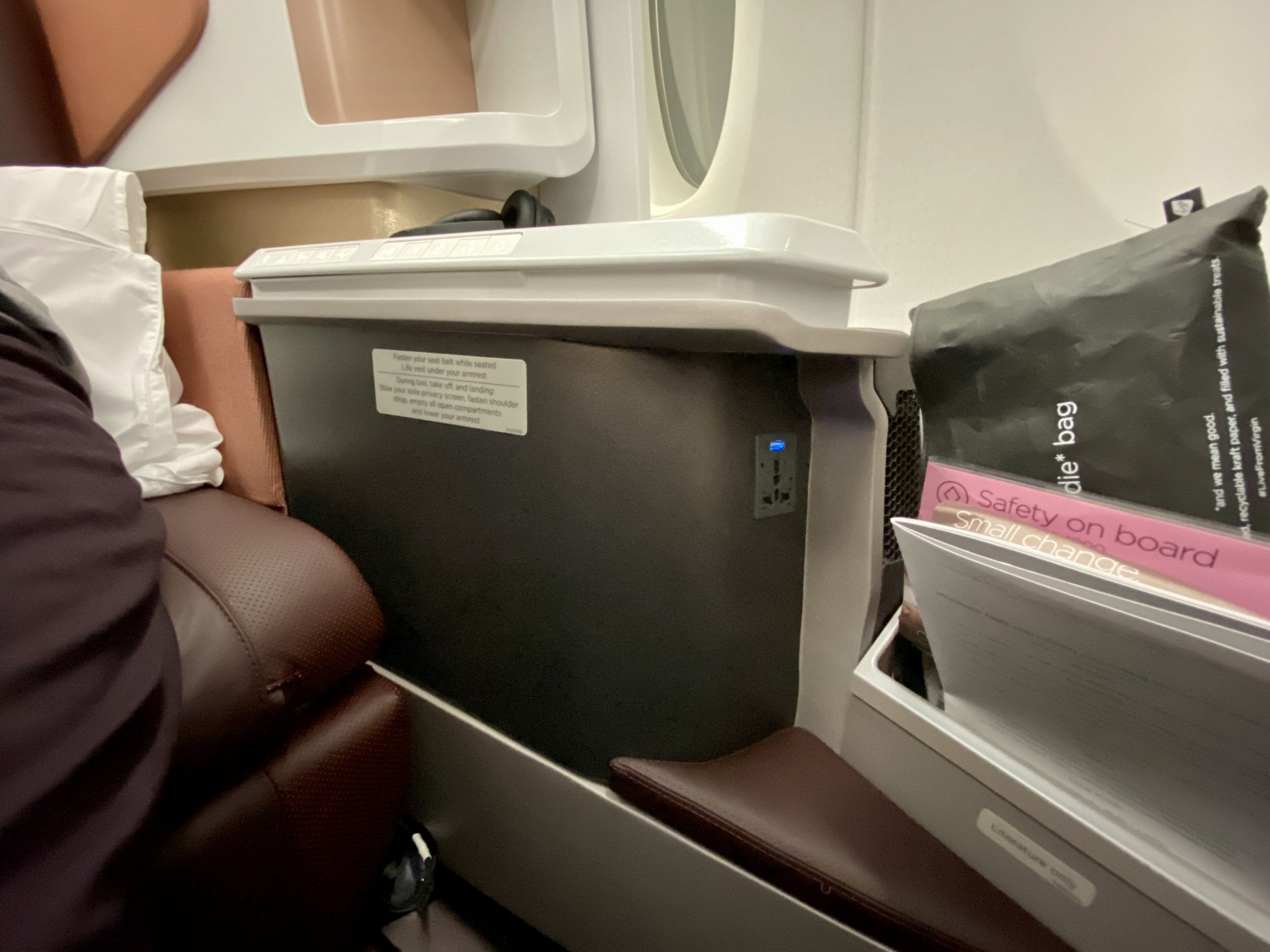 virgin atlantic upper class seat controls