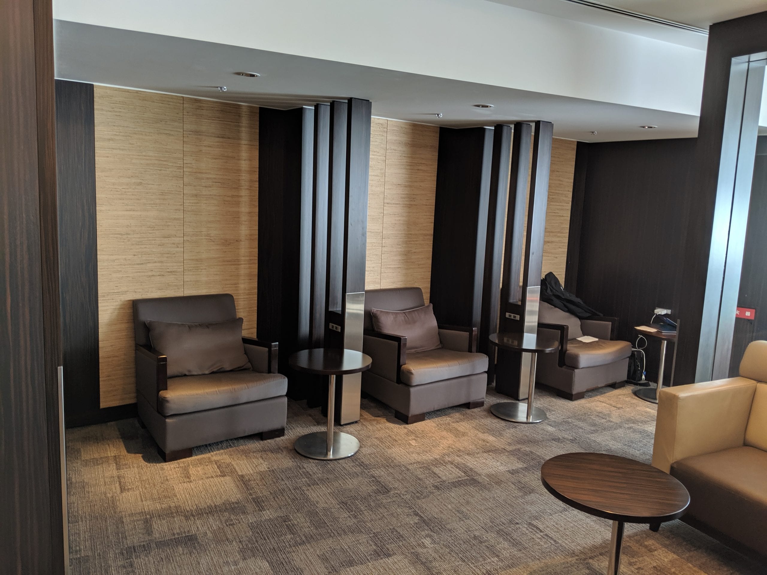 japan airlines first class boarding