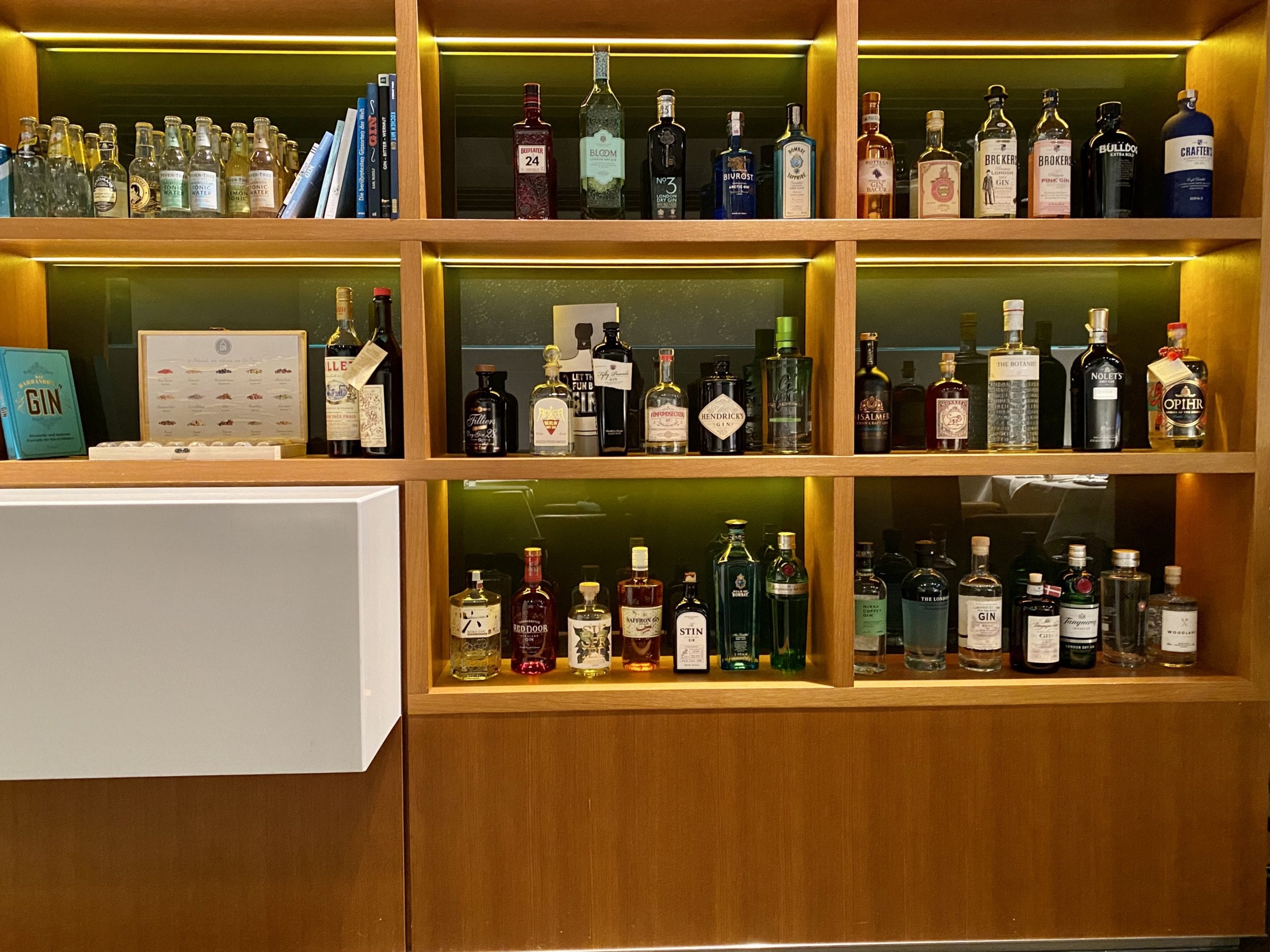 lufthasna first class terminal gin bar