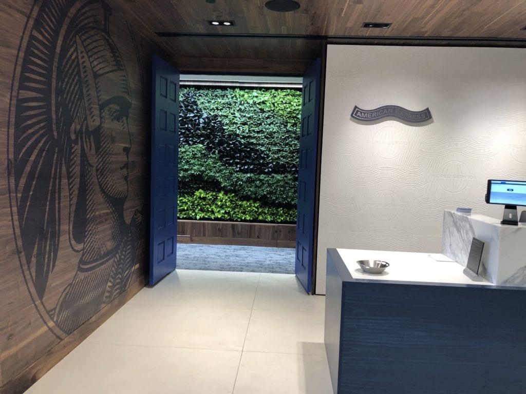phoenix centurion lounge review