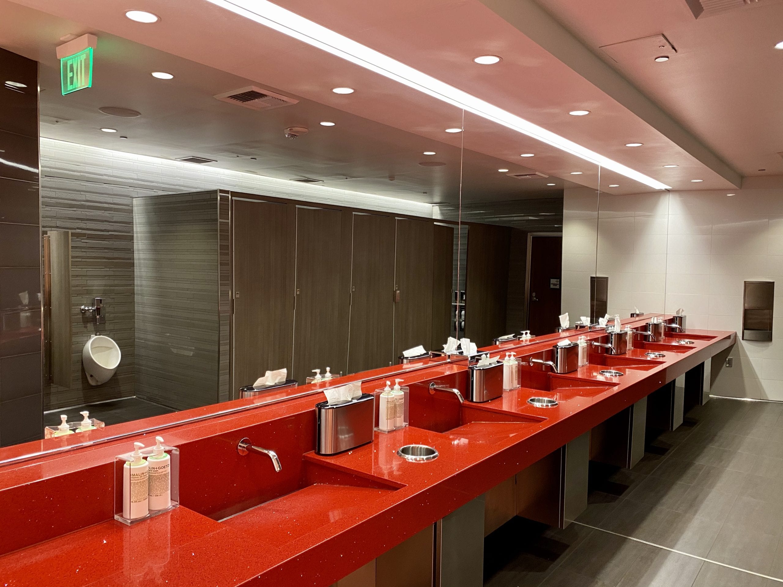 delta sky club seattle bathoom