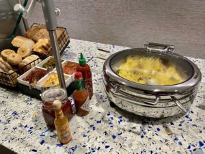 delta sky club seattle breakfast