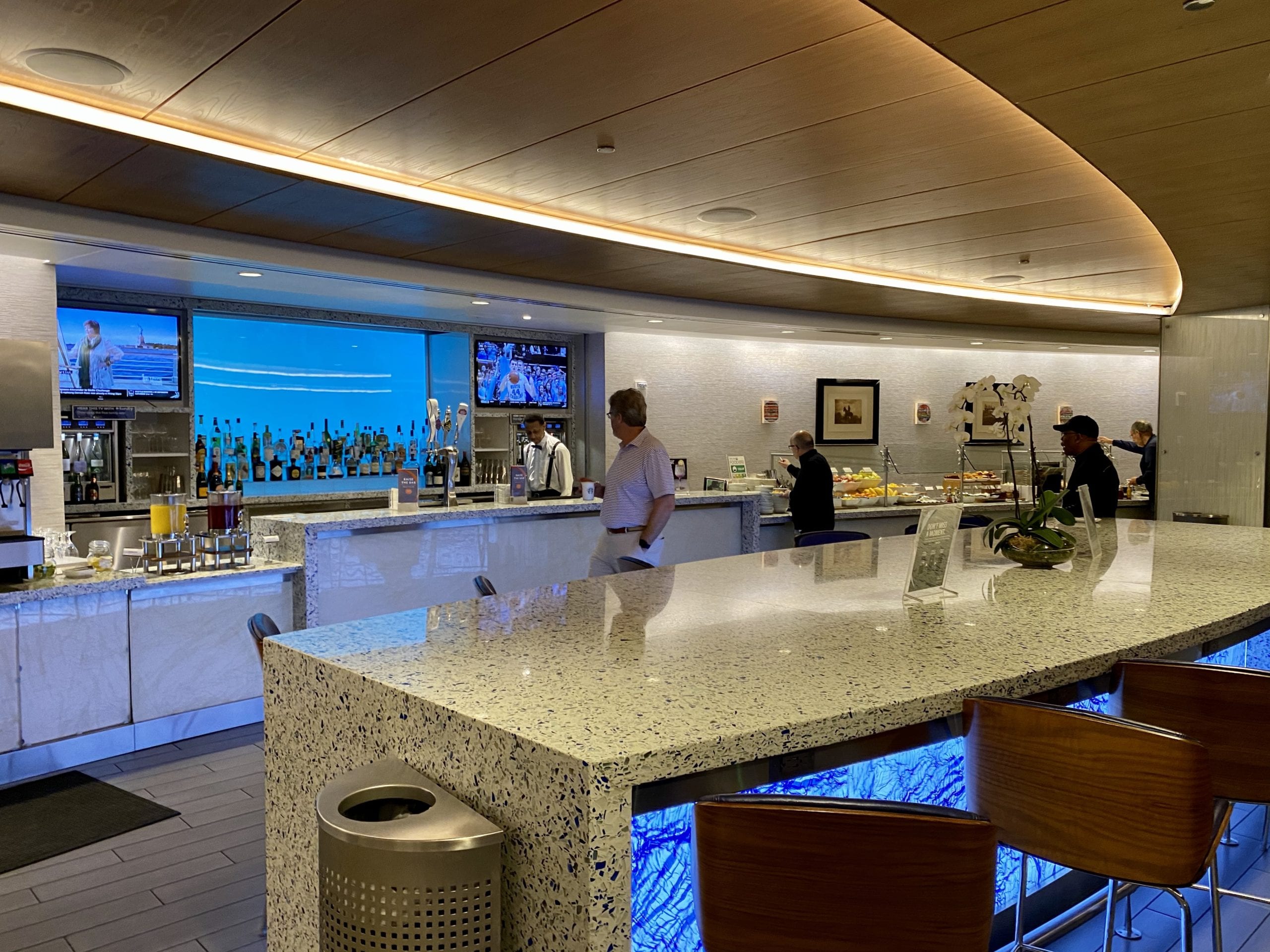 delta sky club seattle bar