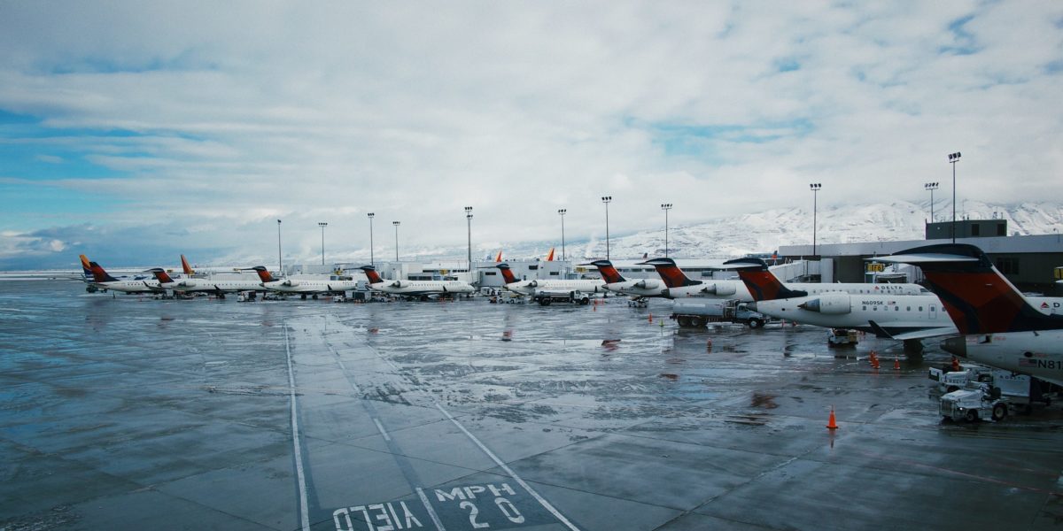 delta planes on tarmac