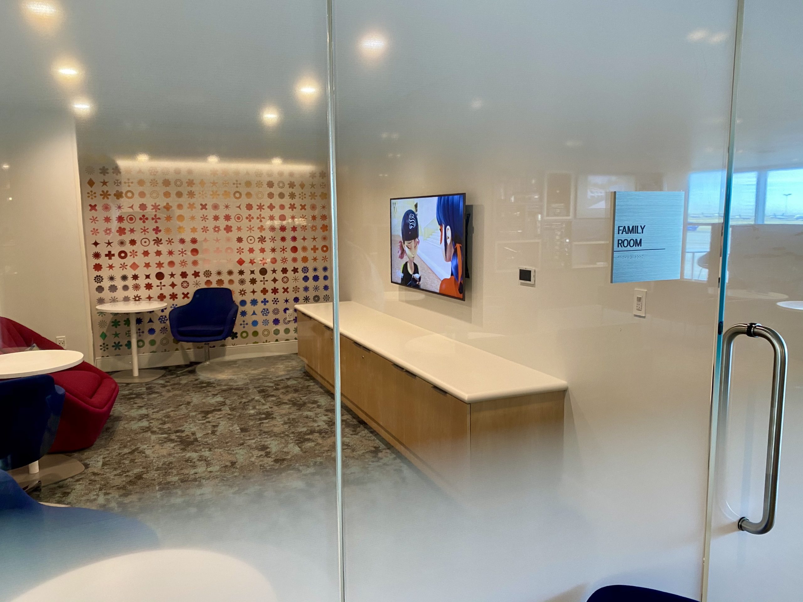 denver centurion lounge family room