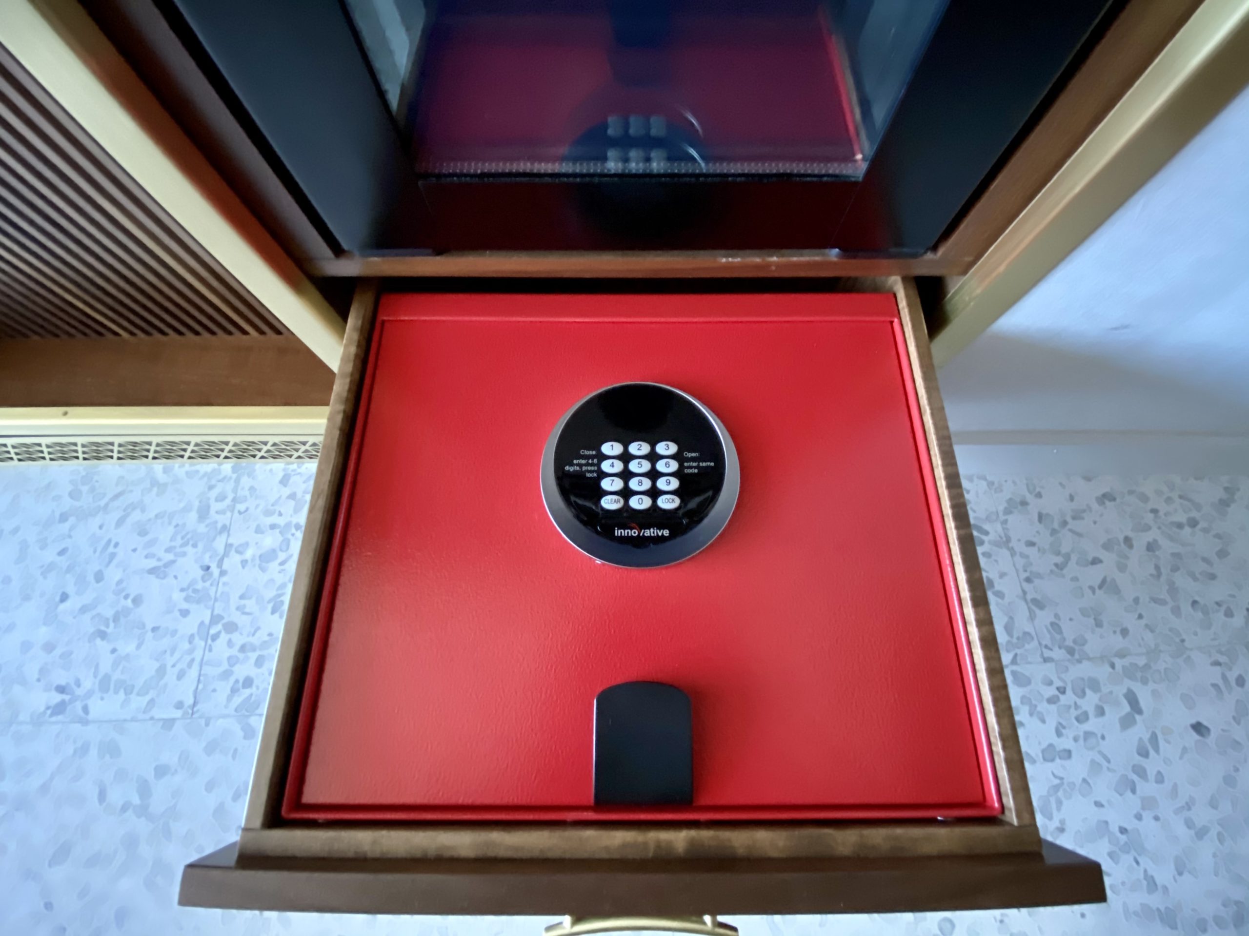 twa hotel room safe