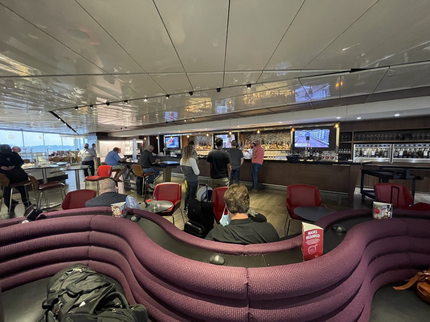 Atlanta Delta Sky Club seating