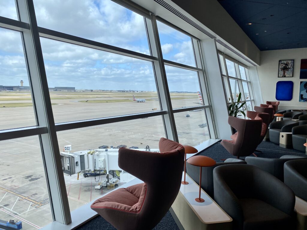 How to Get Airport Lounge Access for the Whole Family with 1 Credit Card 2 capital one lounge tarmac views