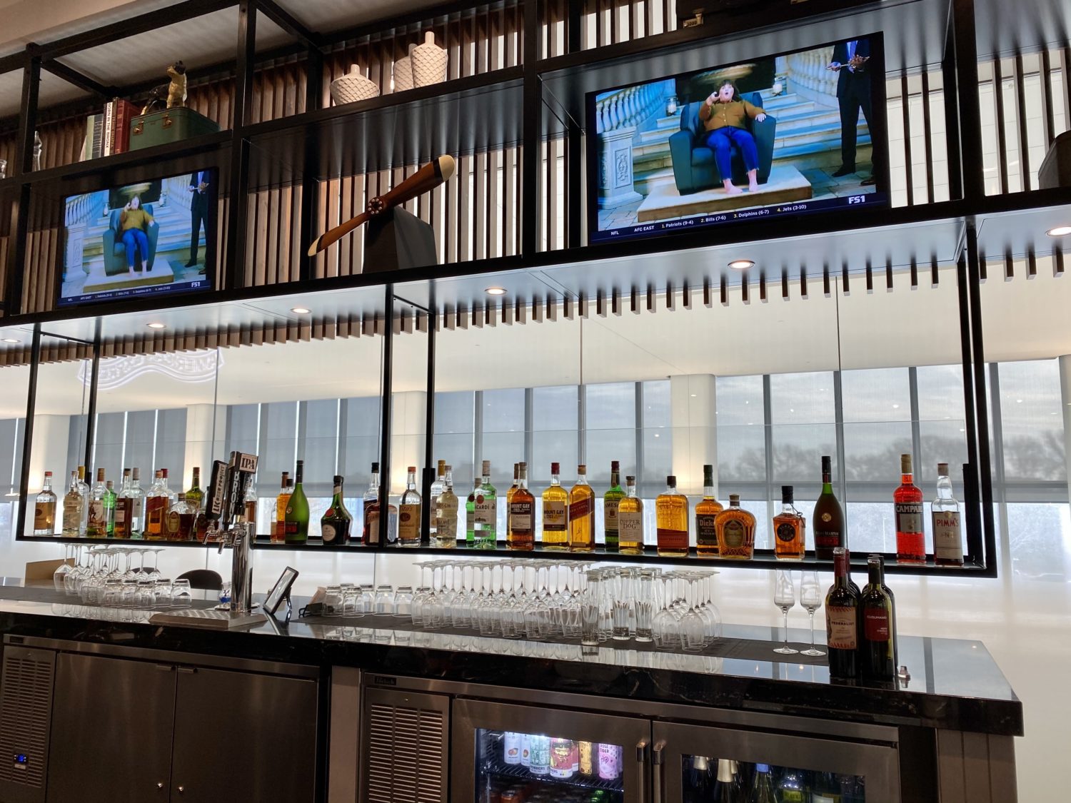 lga centurion lounge bar
