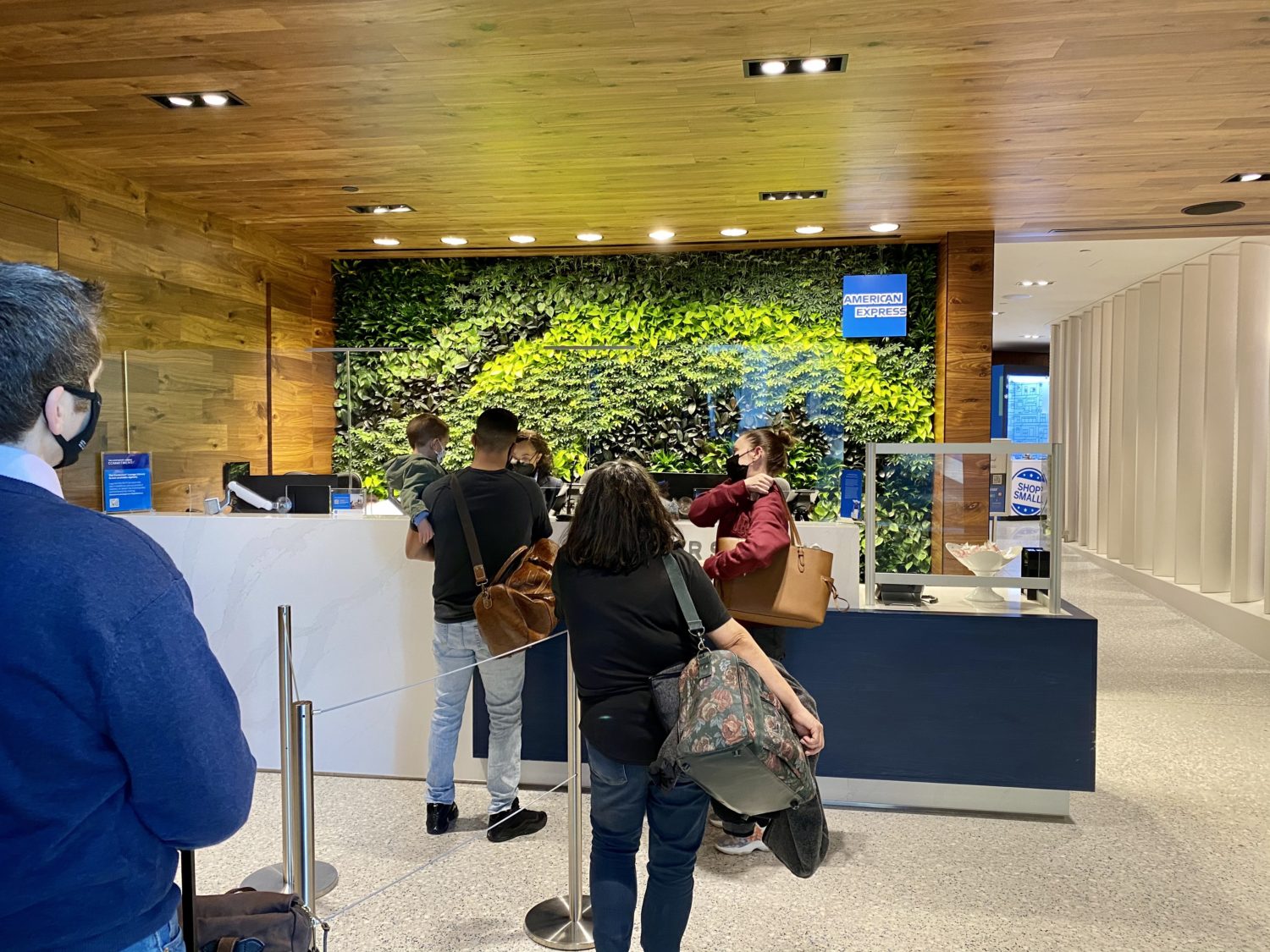 lga centurion lounge check in desk