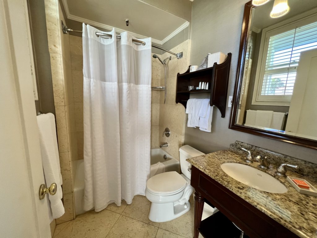 hotel del coronado bathroom