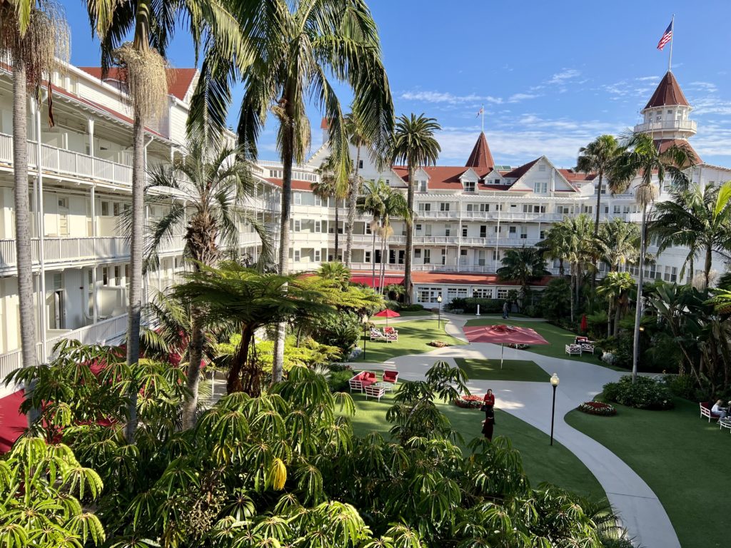 hotel del coronado courtyard view