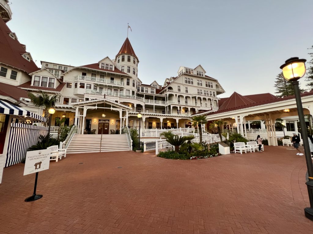 hotel del coronado main entrence