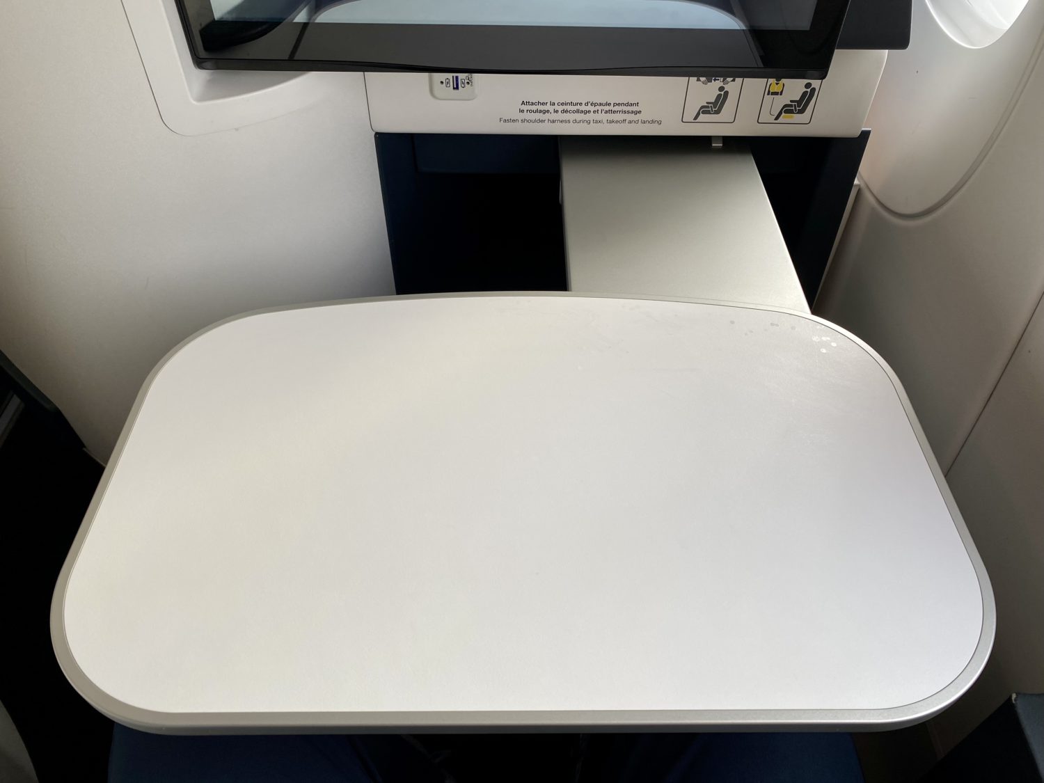 air france business class tray table