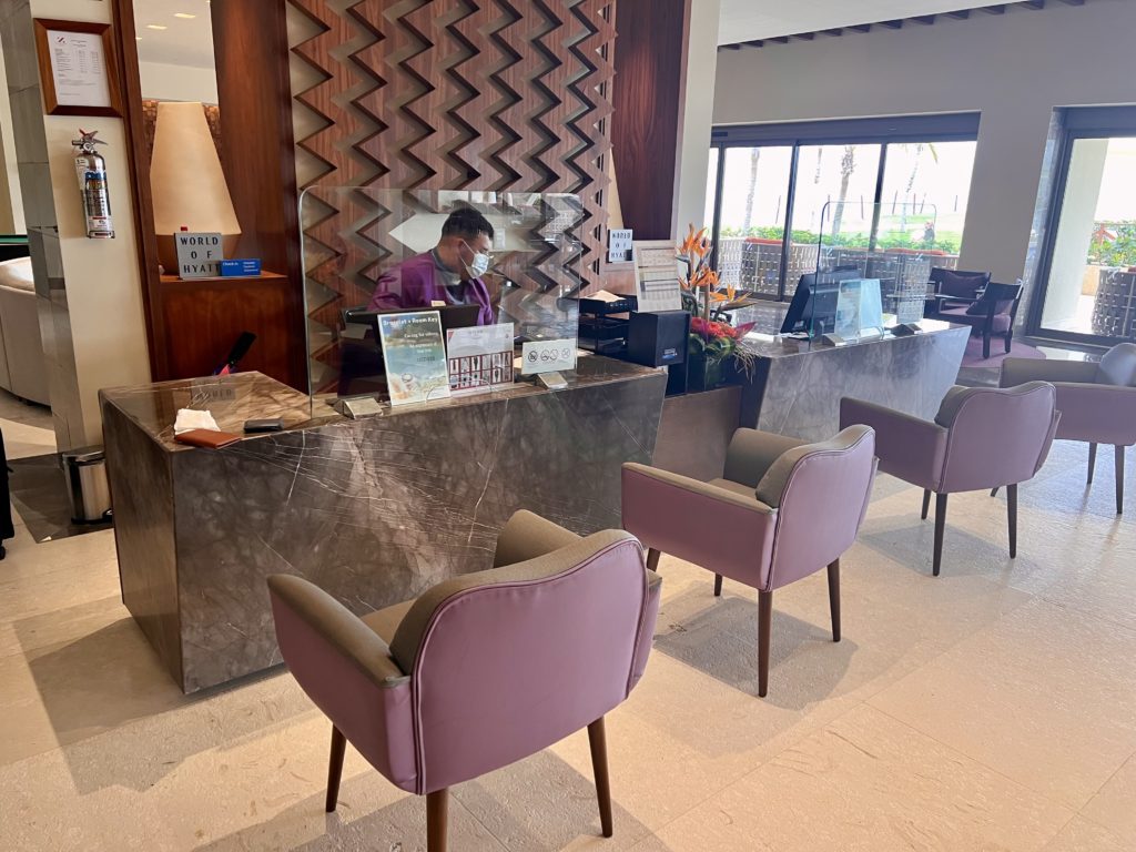 hyatt ziva cancún club check-in area