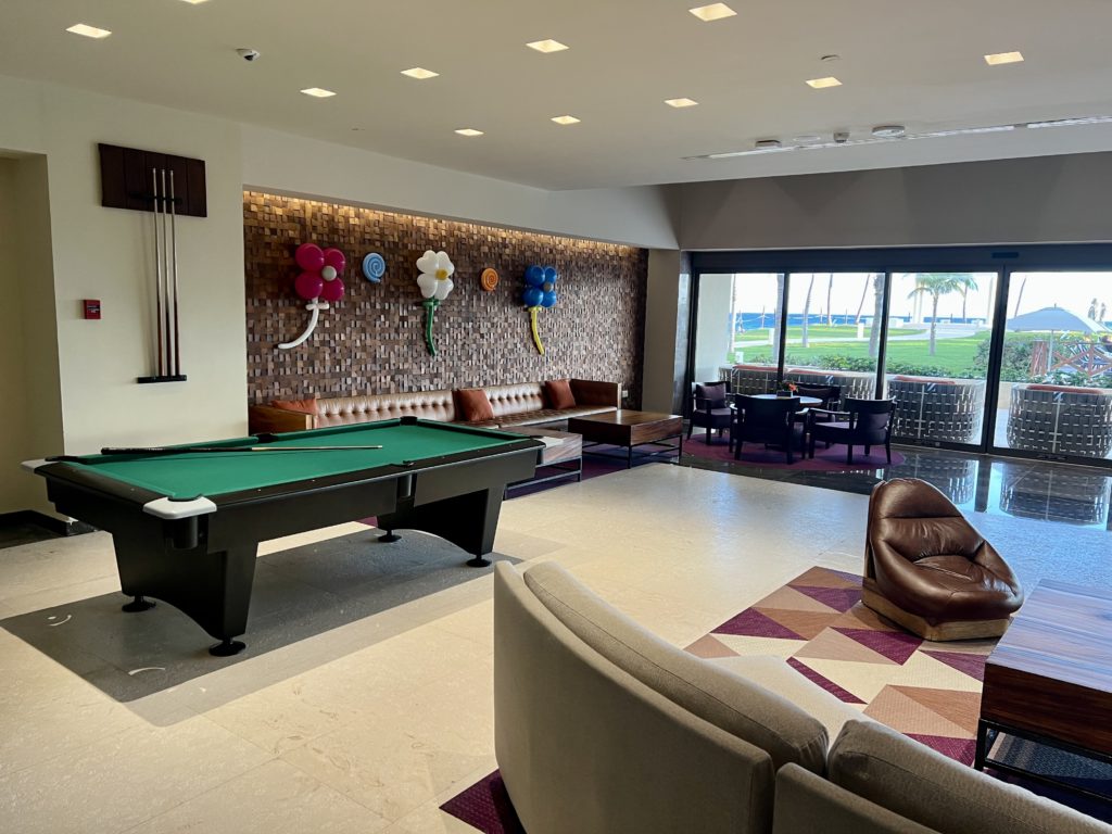 hyatt ziva cancún club tower pool table