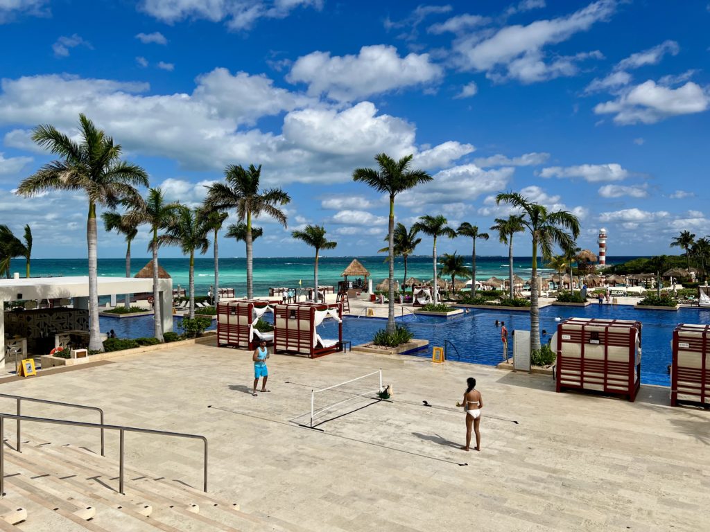 hyatt ziva cancún main pool