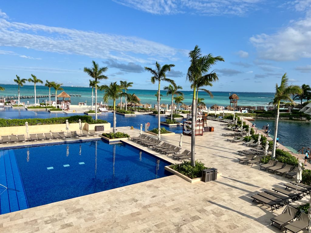 hyatt ziva cancún pools
