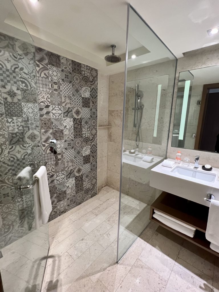 hyatt ziva cancún club room bathroom