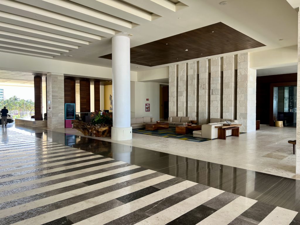 hyatt ziva cancún lobby