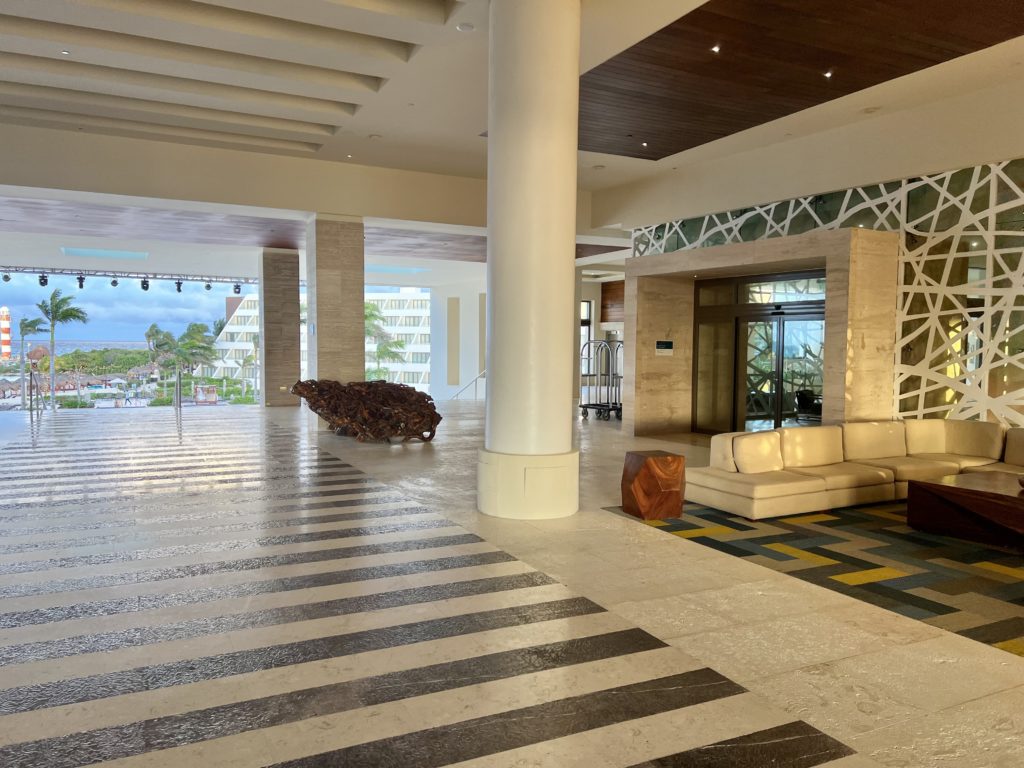 hyatt ziva cancún lobby