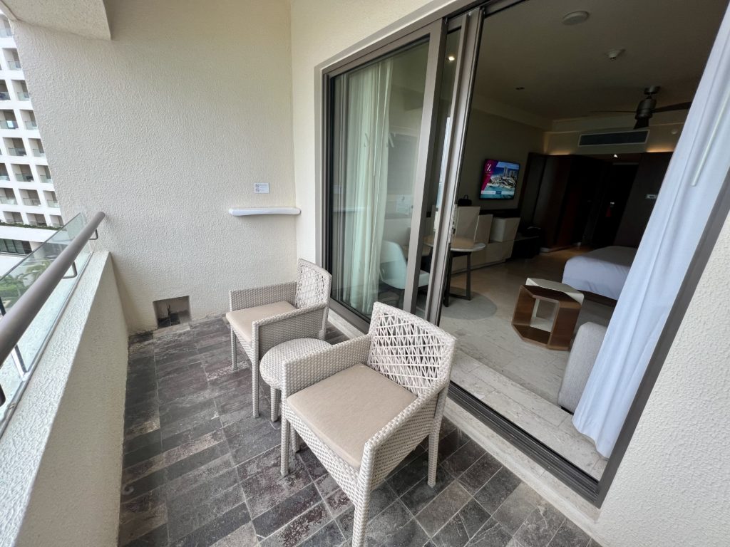 hyatt ziva cancún balcony