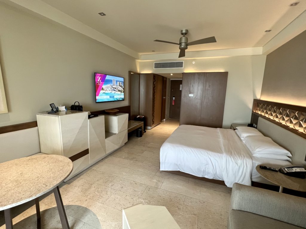 hyatt ziva cancún club room