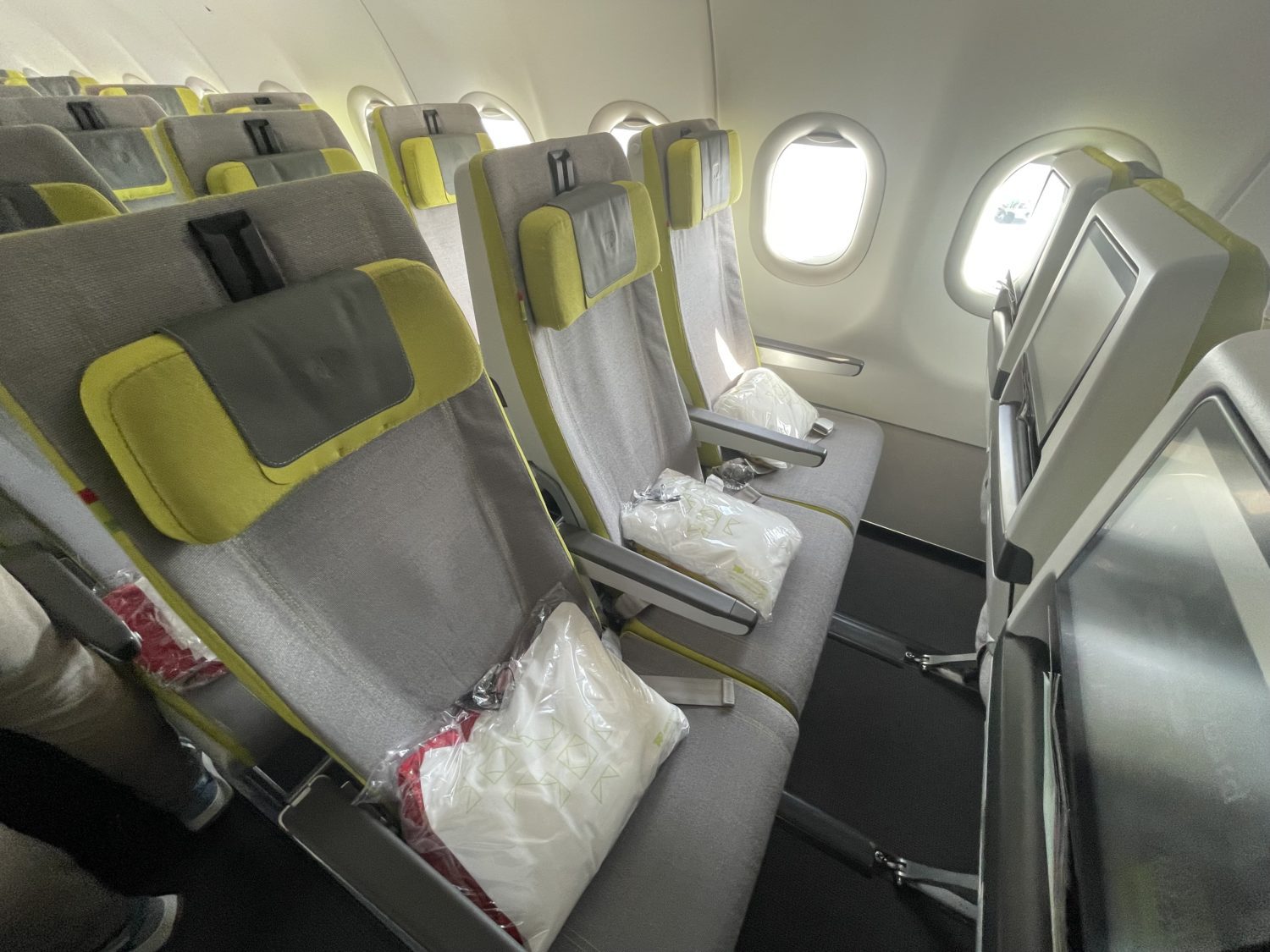 Don't Believe the Hate: Why You Shouldn't Be Scared of Flying TAP Air Portugal 9 TAP economy class