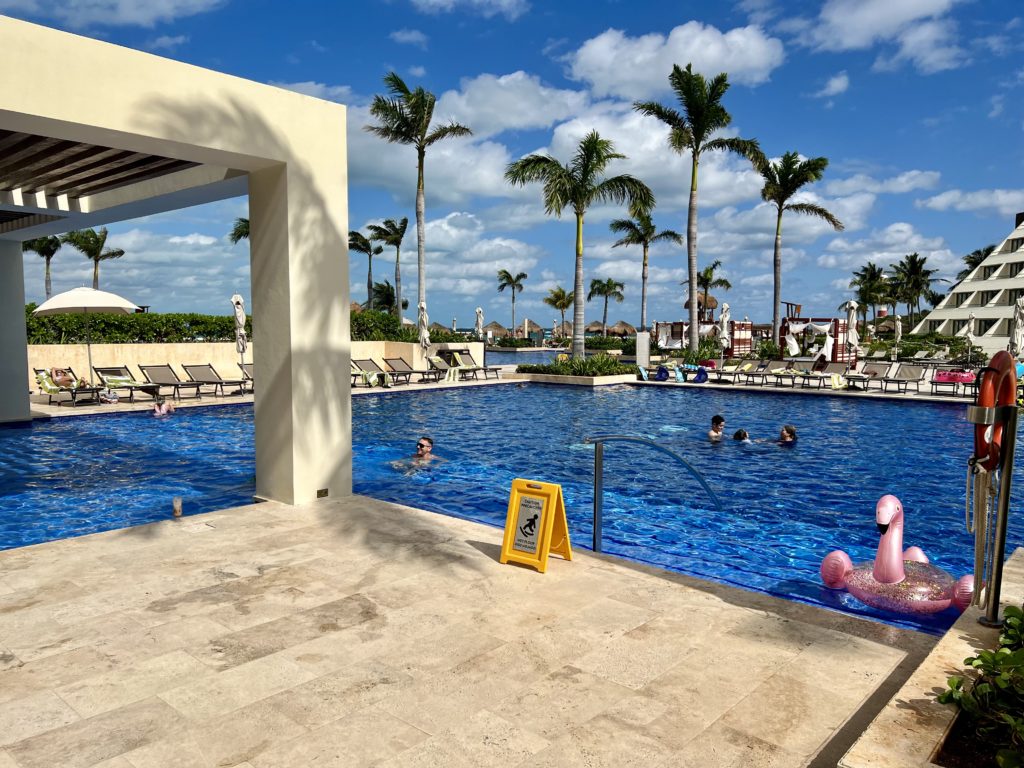 hyatt ziva cancún pool