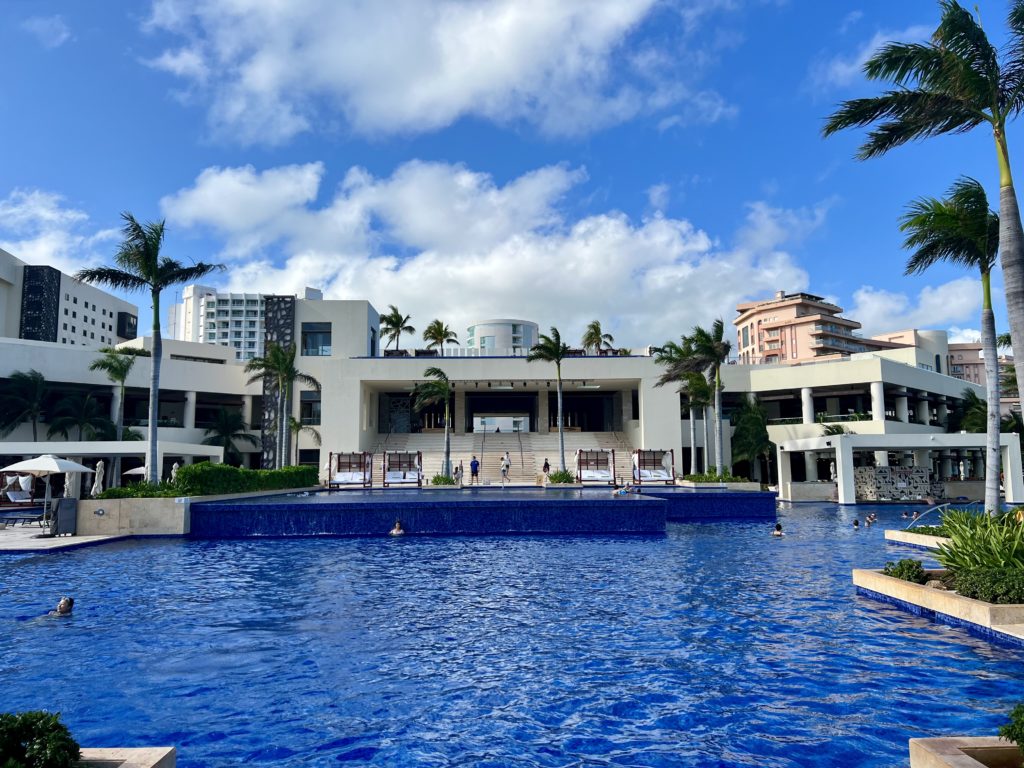 hyatt ziva cancún pool