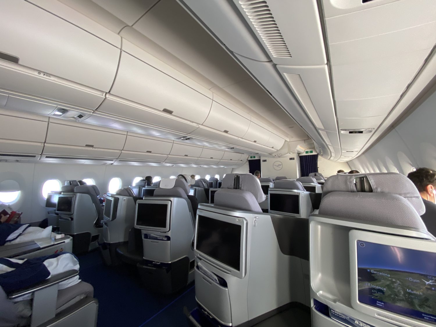 lufthansa business class cabin