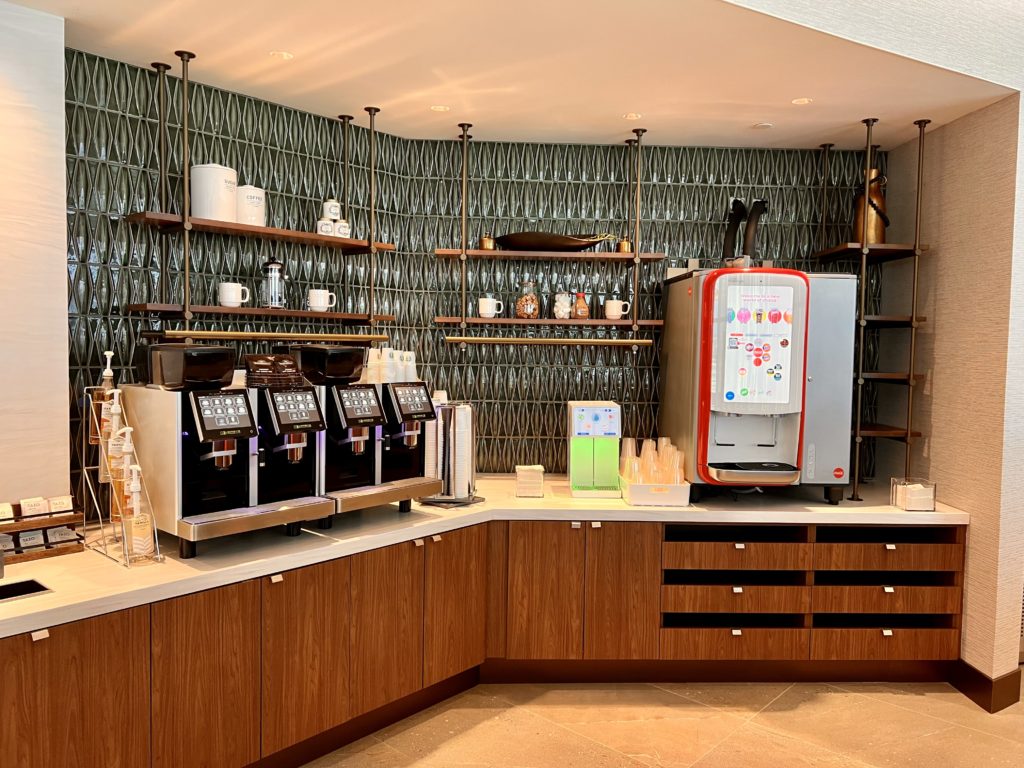 delta sky club los Angeles drink bar