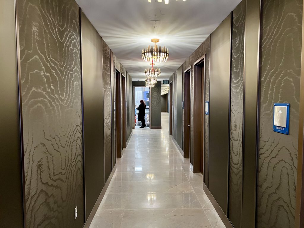 delta sky club los Angeles bathroom hallway