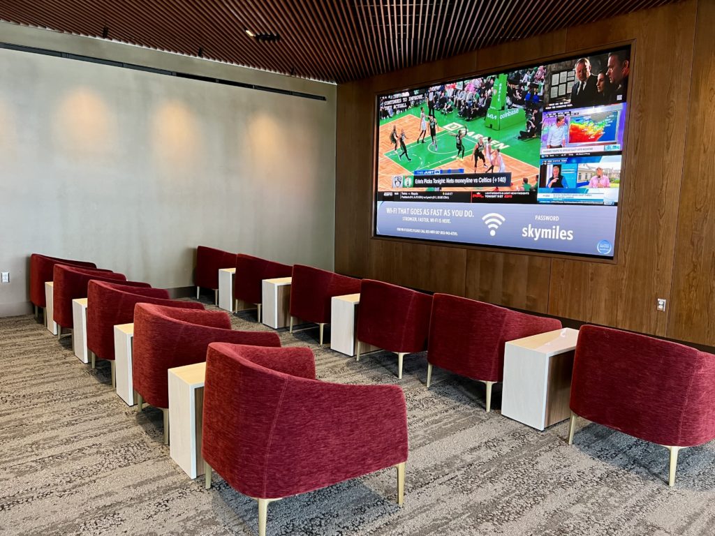 delta sky club los Angeles seating