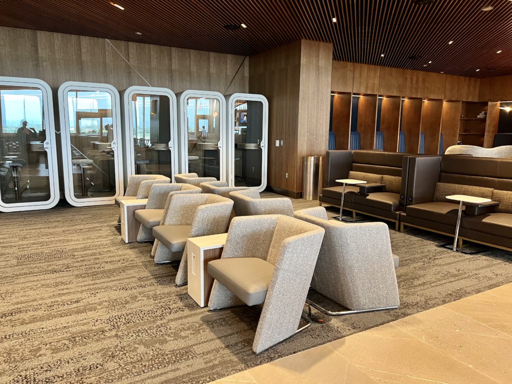 delta sky club los Angeles seating