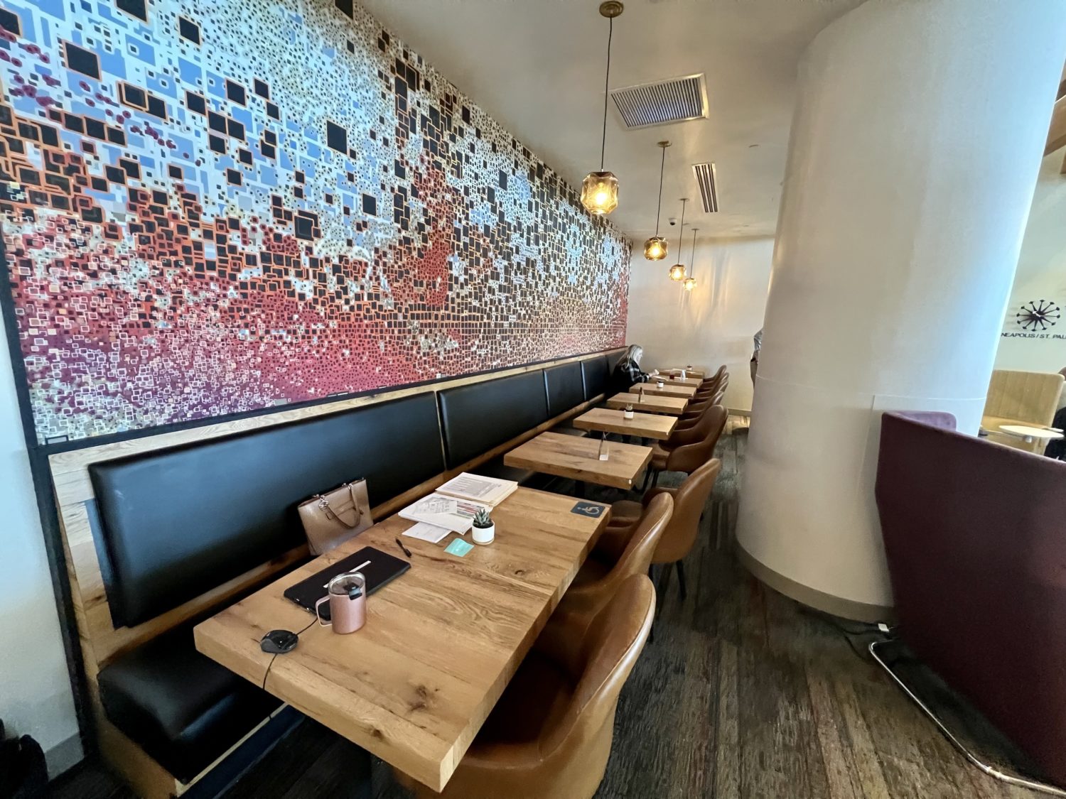 escape lounge phoenix terminal 3 seating