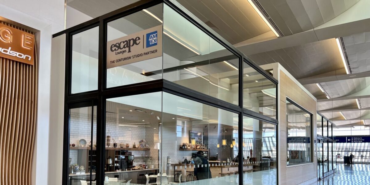 escape lounge phoenix terminal 3 entrance