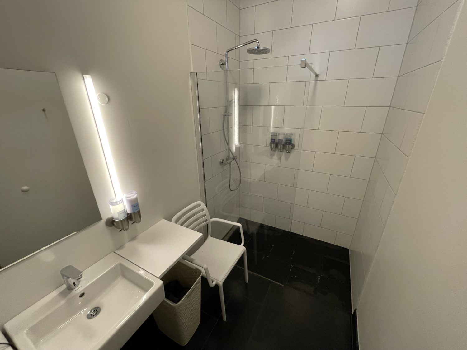 shower suite at the icelandair saga airport lounge
